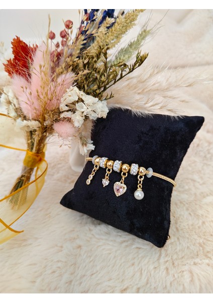 Charmlı Çelik Kalp Detaylı Gold Bileklik modelleri