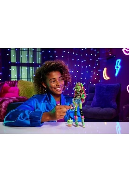 ™ Venus Mcflytrap™ Bebek Evcil Hayvanı Chewlian ve Aksesuarlarıyla Venus Mcflytrap Bebek HRP81 modelleri