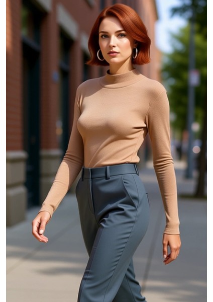 Kadın Beyaz Fitted Vücuda Oturan Dik Yaka Uzun Kol Esnek Örme Bluz Günlük Kullanım Için Idealdir