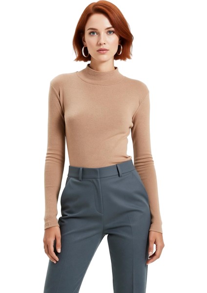 Kadın Beyaz Fitted Vücuda Oturan Dik Yaka Uzun Kol Esnek Örme Bluz Günlük Kullanım Için Idealdir modelleri