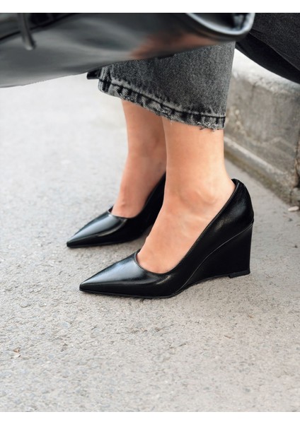 Mariel Dolgu Topuklu Stiletto Siyah Mat Deri