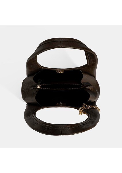 Kadın Kahve Charm Aksesuarlı Deri Omuz Çantası