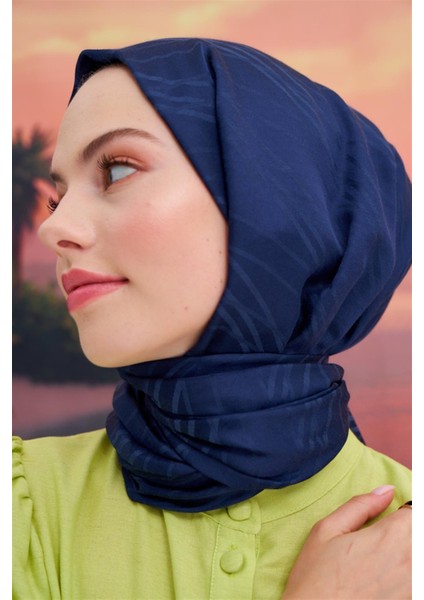 Simetrik Jakar Italyan Ipekli Şal Lacivert