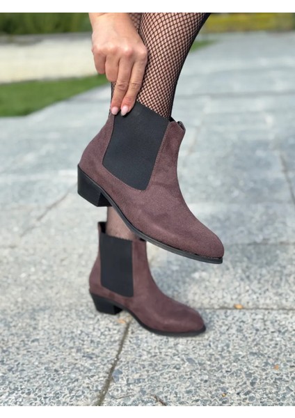 Centa Süet Lastikli Kısa Topuklu Büyük Numara Kadın Bot Stil ve Rahatlık