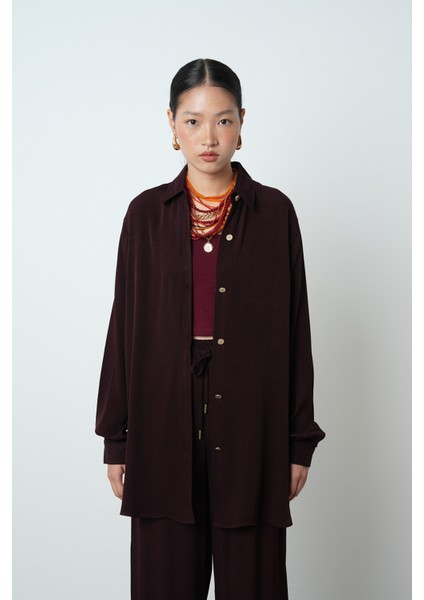 Kadın Düz Renk Altın Düğme Detaylı Oversize Kesim Gömlek