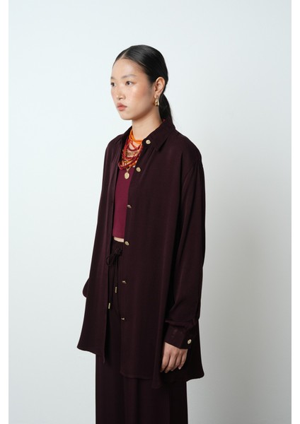 Kadın Düz Renk Altın Düğme Detaylı Oversize Kesim Gömlek fiyatları