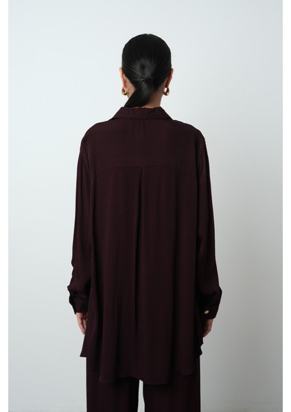 Kadın Düz Renk Altın Düğme Detaylı Oversize Kesim Gömlek indirimleri