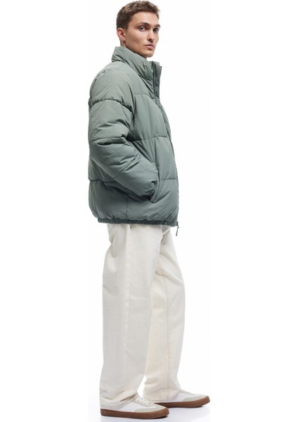 Dik Yaka Cep Detaylı Fermuarlı Kışlık Şişme Mont modelleri