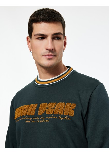 Uzun Kollu Şerit Detaylı Bisiklet Yaka Nakışlı Sweatshirt