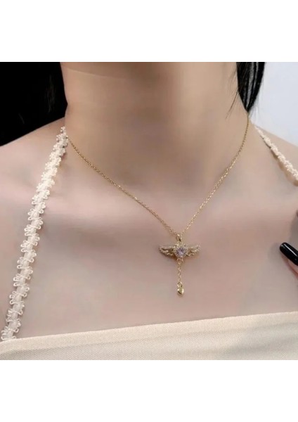 Kadın Kolye – Kalp Detaylı Melek Kanadı, Beyaz Zirkon Taşlı Altın Kaplama, Kararmaz Çelik Takı