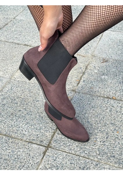 Centa Süet Lastikli Kısa Topuklu Büyük Numara Kadın Bot Stil ve Rahatlık