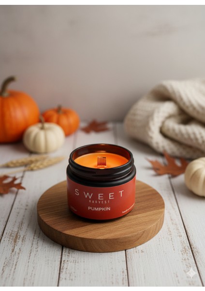 Sweet Pumpkin – Özel Tasarım Balkabağı Kokulu Mum (250GR) Doğal Vegan Soya Wax | Ahşap Fitil | Özel Cam Kavanoz modelleri