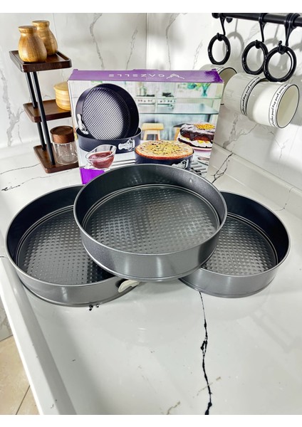 3’lü Kelepçeli Kek Kalıbı Seti – Kolay Çıkarma Özellikli, Yapışmaz Kaplama, 28, 26 ve 24 cm indirimleri