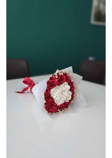 14'lü Kırmızı Beyaz Solmayan Gül Buketi, Saten Çiçek, Sevgiliye Hediye fiyatları