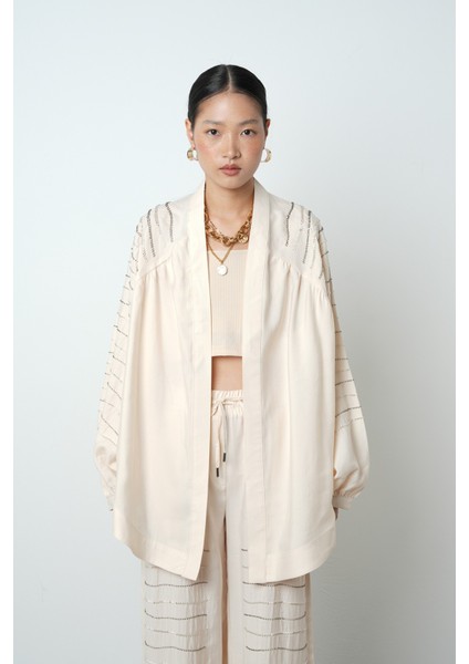Kadın Arkası ve Kolları Yatay Taş Işlemeli Oversize Kesim Kimono modelleri