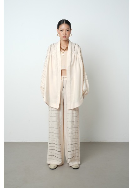 Kadın Arkası ve Kolları Yatay Taş Işlemeli Oversize Kesim Kimono indirimleri