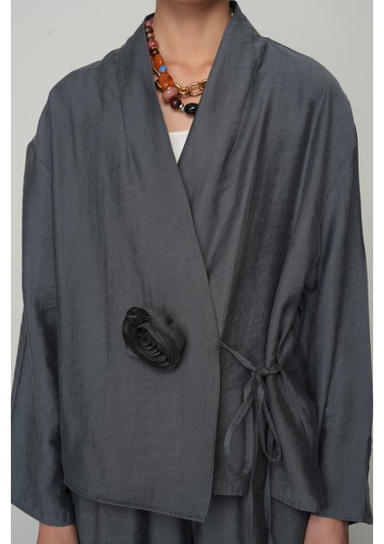 Kadın Gül Detaylı Yandan Bağlamalı Düz Renk Kimono-Ceket modelleri