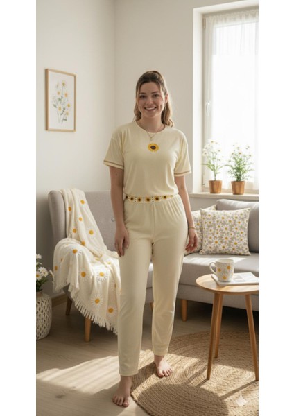 Ayçiçek Desenli Kadın Pijama Takımı