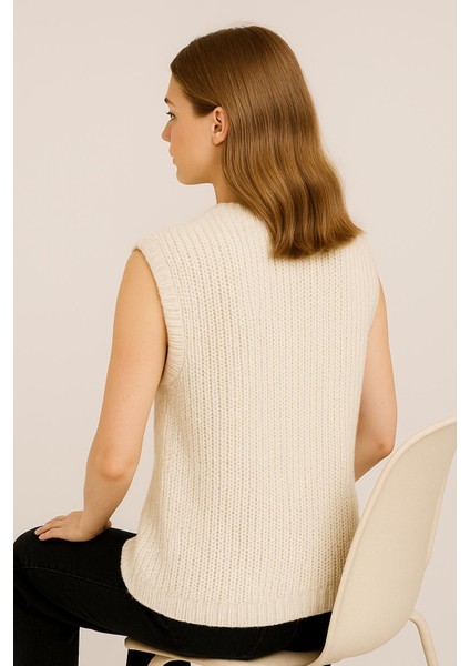 Kadın Önü Gold Düğmeli Örgülü Oversize Kolsuz Triko Yelek fiyatları