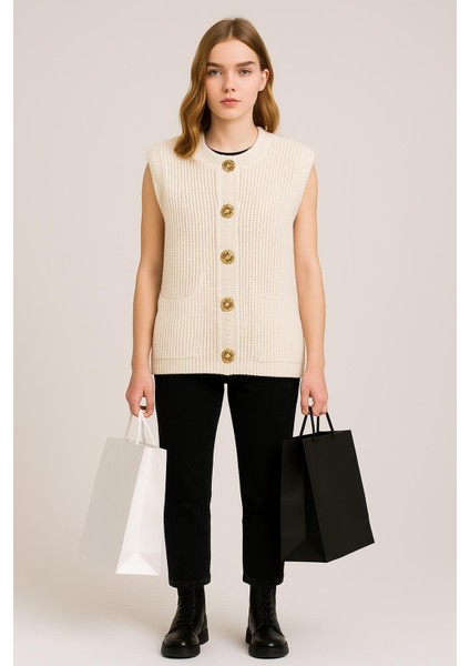 Kadın Önü Gold Düğmeli Örgülü Oversize Kolsuz Triko Yelek modelleri