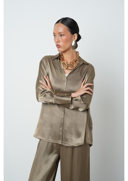 Kadın V Yaka Açık Haki Renk Düz %100 Viskoz Altın Düğmeli Gömlek modelleri