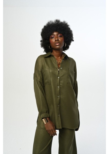 Kadın Düz Renk Simli Çift Cepli Kolları Büzgülü Oversize Kesim Gömlek