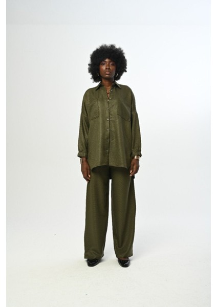 Kadın Düz Renk Simli Çift Cepli Kolları Büzgülü Oversize Kesim Gömlek modelleri