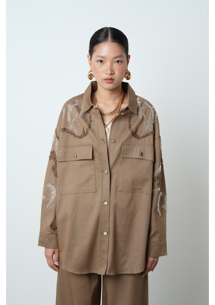 Kadın Çift Cepli Önü Boncuk Işlemeli Düz Renk Gömlek