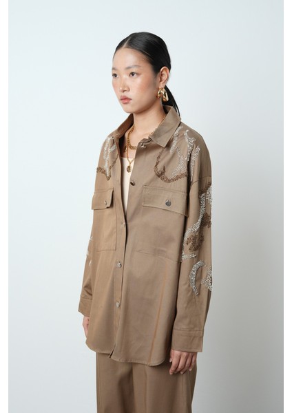 Kadın Çift Cepli Önü Boncuk Işlemeli Düz Renk Gömlek fiyatları