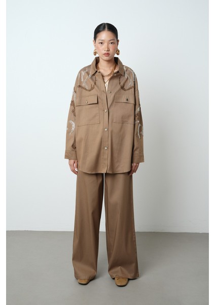 Kadın Çift Cepli Önü Boncuk Işlemeli Düz Renk Gömlek fırsatları