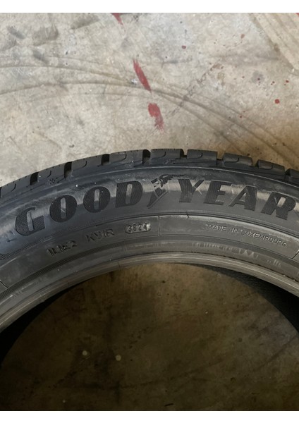 215/55 R18 99V Ultragrip Performance + Suv Xl Oto Kış Lastiği (Üretim Yılı:2024)