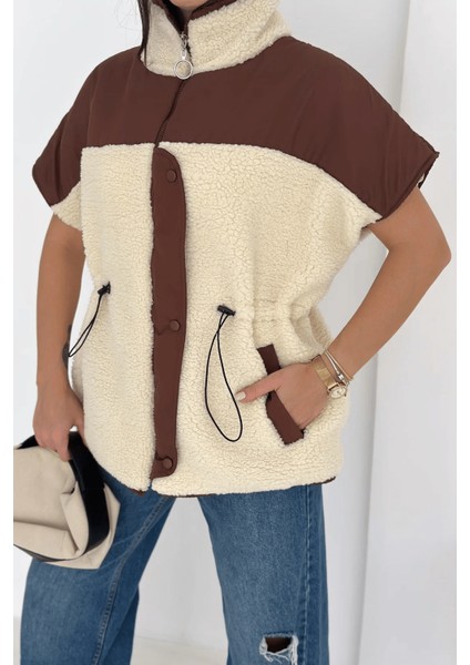 Kısa Kollu Kontrast Detaylı Astarlı Peluş Yelek – Sıcak & Stil Sahibi fiyatları