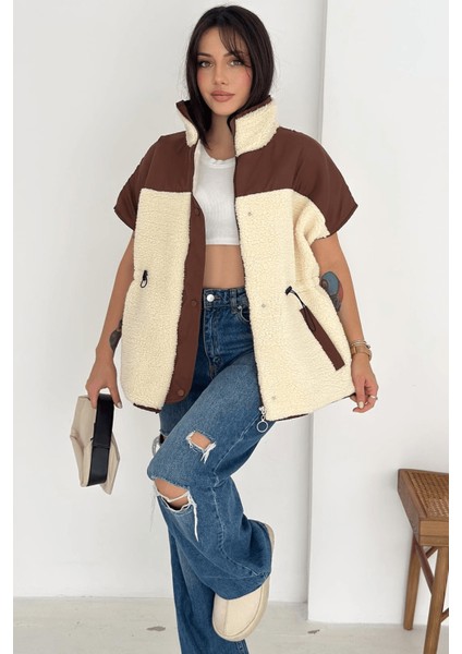 Kısa Kollu Kontrast Detaylı Astarlı Peluş Yelek – Sıcak & Stil Sahibi indirimleri