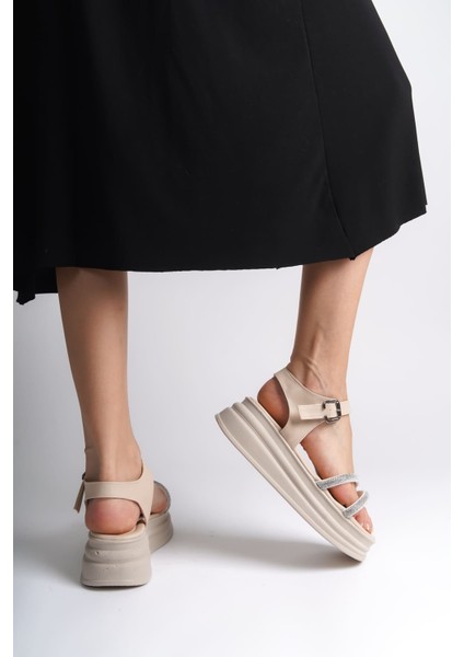 Zlohe Kalın Tokalı Taşlı Şeritli Ortopedik Taban Kadın Sandalet Ckt - Krem fiyatları