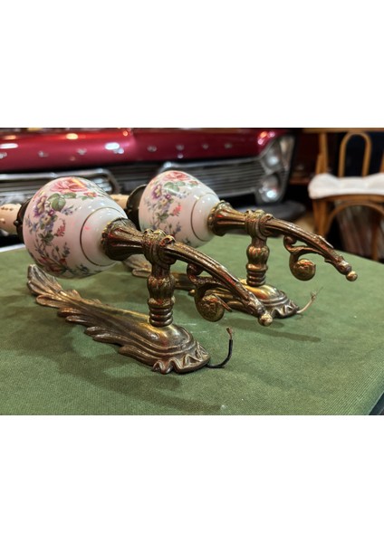 Pirinç ve Porselen‘den Bir Çift Avrupa Aplik 26 cm Boylarında modelleri