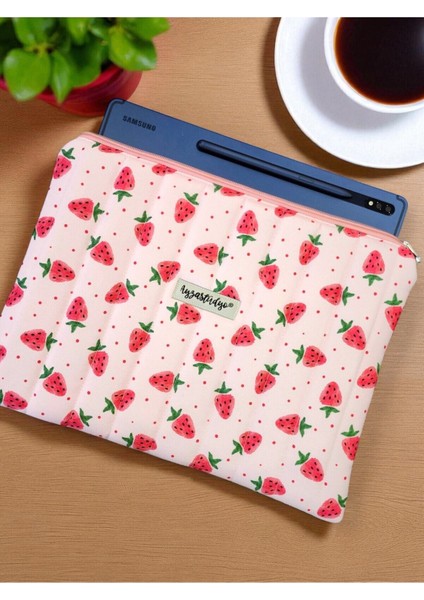 Çilekli Pembe iPad Tablet Çantası, 10-12 Inç Uyumlu