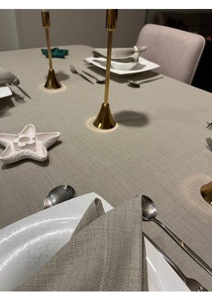 Çeyizlik Piko Sarma Detaylı Dertsiz Masa Örtüsü Simsiz Taş modelleri