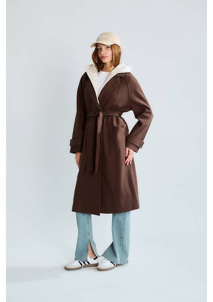 Kadın Kapşonlu Kemerli Düğmeli Kaban modelleri