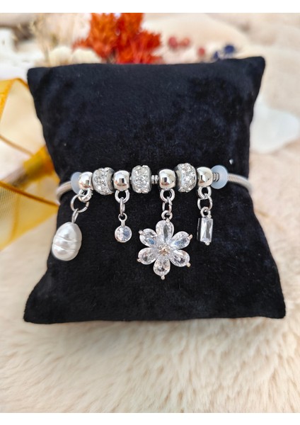 Charmlı Çelik Çiçek Detaylı Silver Bileklik fiyatları