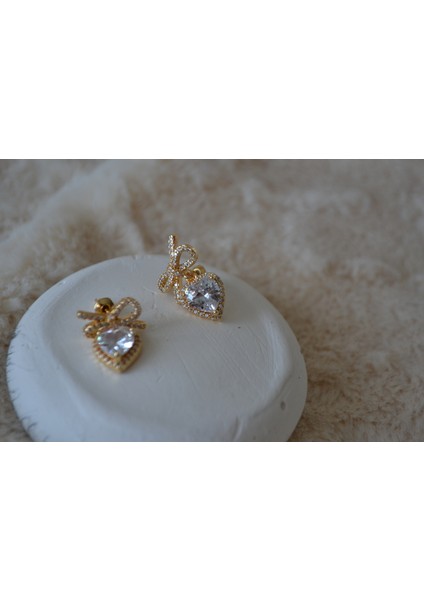 Gold Kalp Detaylı Zirkon Taşlı Çelik Küpe modelleri