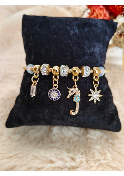 Charmlı Çelik Deniz Atı Detaylı Gold Bileklik modelleri