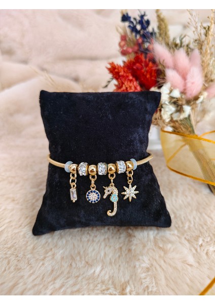 Charmlı Çelik Deniz Atı Detaylı Gold Bileklik fırsatları