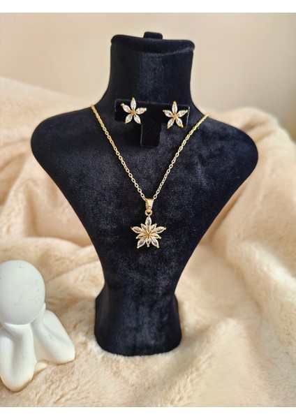 Yıldız Formlu Zirkon Taşlı Çelik Altın Renk Kolye Küpe Seti modelleri