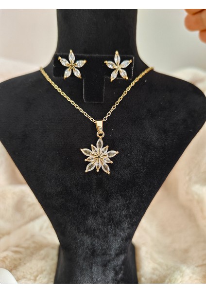Yıldız Formlu Zirkon Taşlı Çelik Altın Renk Kolye Küpe Seti fırsatları