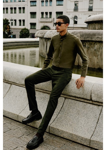 Erkek Haki Düğmeli Yaka Kolay Ütülenebilir Pamuklu Slim Fit Dar Kesim Oxford Gömlek indirimleri