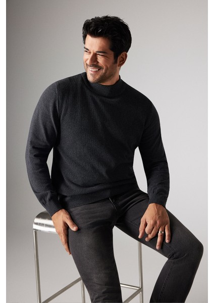 ALTINYILDIZ CLASSICS Erkek Antrasit Standart Fit Normal Kesim Yarım Balıkçı Yaka Pamuklu Triko Kazak