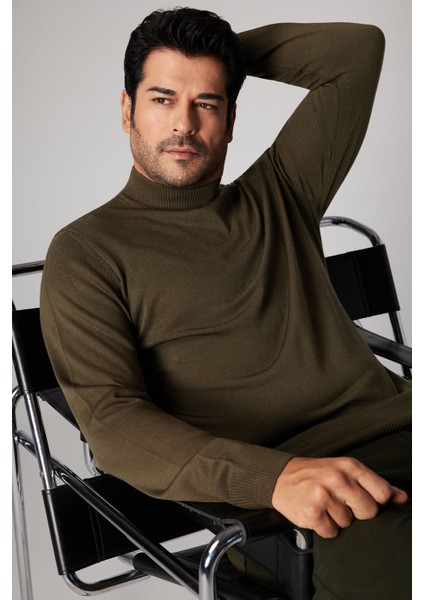 ALTINYILDIZ CLASSICS Erkek Haki Tüylenme Yapmayan Standart Fit Normal Kesim Yarım Balıkçı Yaka Triko Kazak