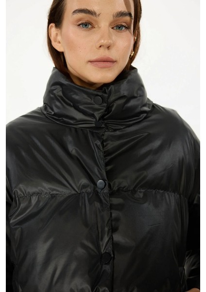 İçi Astarlı Su ve Rüzgar Geçirmez Cepli Dik Yaka Kadın Mont fırsatları