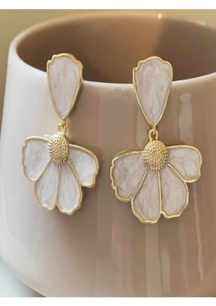 Sallantılı Beyaz Papatya Küpe indirimleri