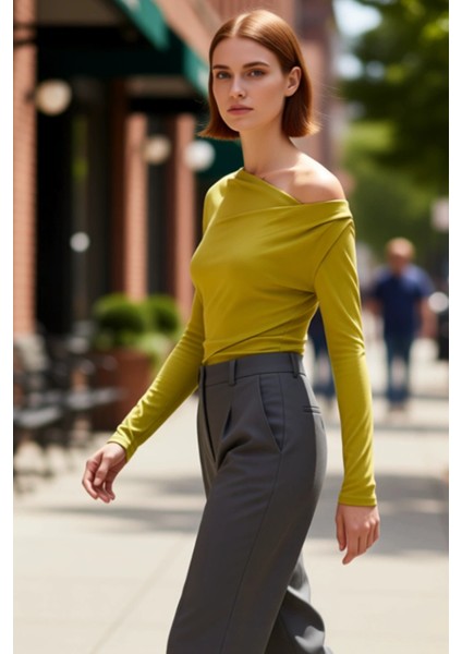 Kadın Asimetrik Yaka Büzgülü Vücuda Oturan Uzun Kollu Örme Kaliteli Şık Rahat Modern Zarif